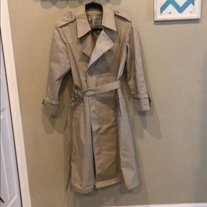 London Fog trench coat size 6 Petite